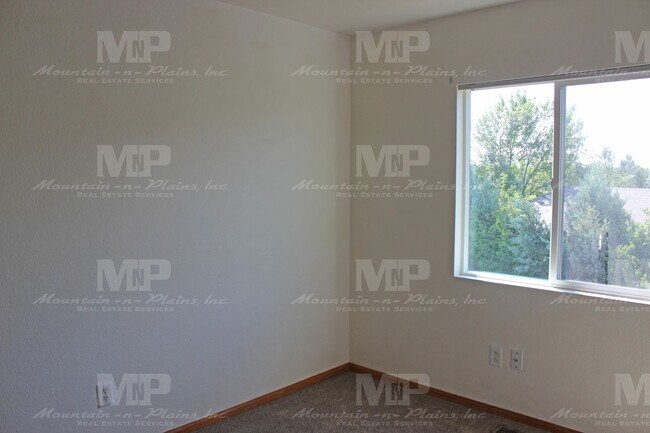 Building Photo - 303 Plowman Ct