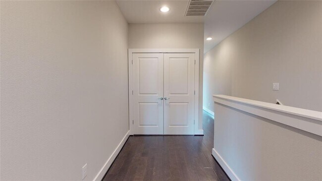 Building Photo - 2413 Chapman St