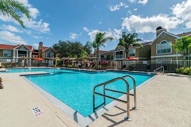 Building Photo - 1/1 condo in New Tampa gated community on ...