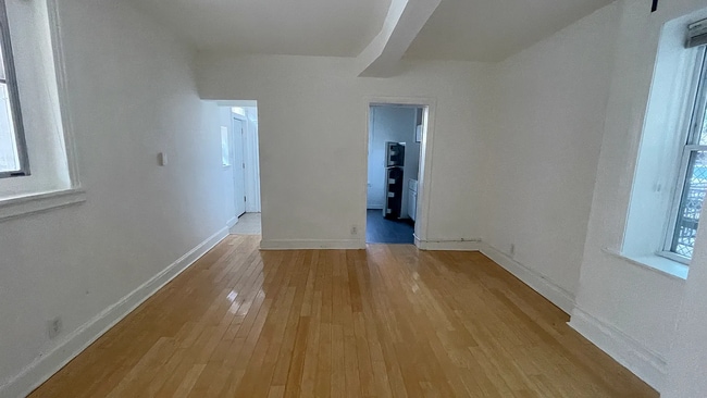 Building Photo - 313 S 17th St