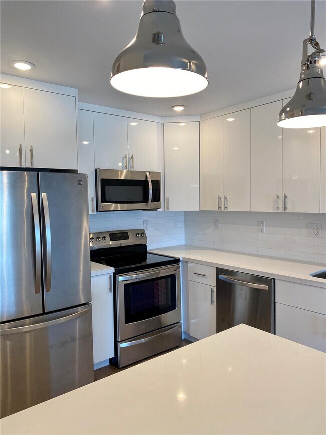 Building Photo - 619 Orton Ave