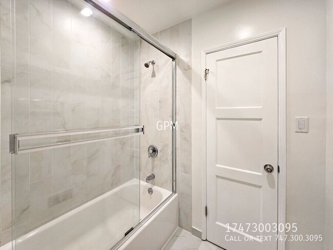 Building Photo - 2004 N Vermont Ave