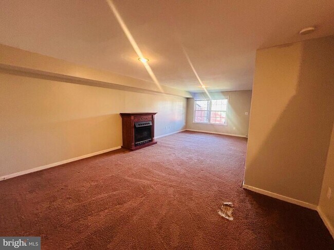 Building Photo - 400 Munsons Hill Ct