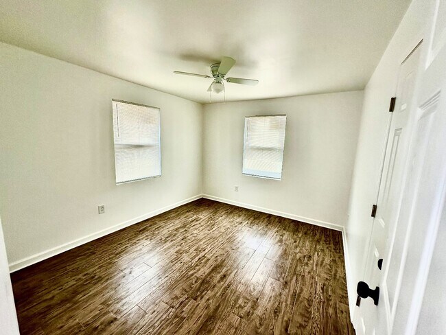 Building Photo - 722 Key St