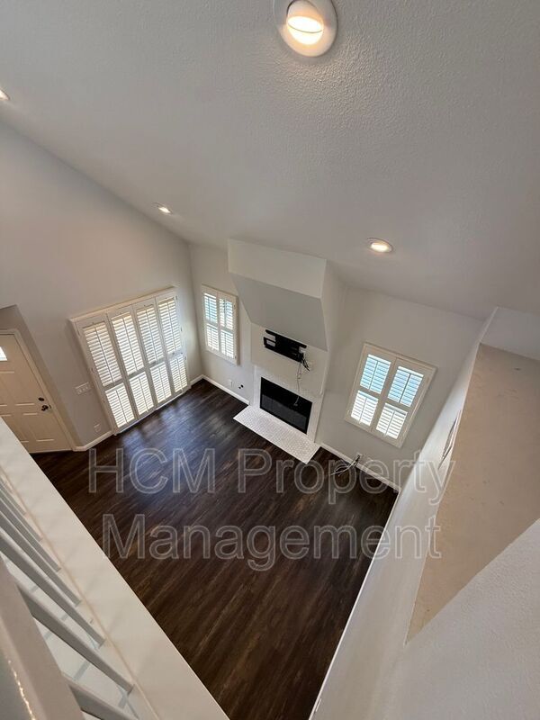 Building Photo - 611 Springbrook N
