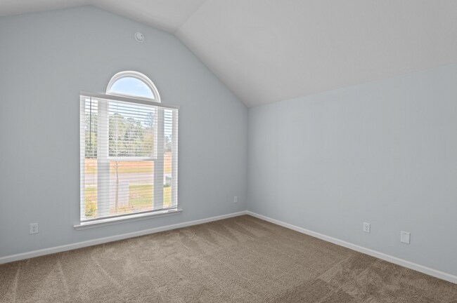 Building Photo - 8922 Snelling Dr