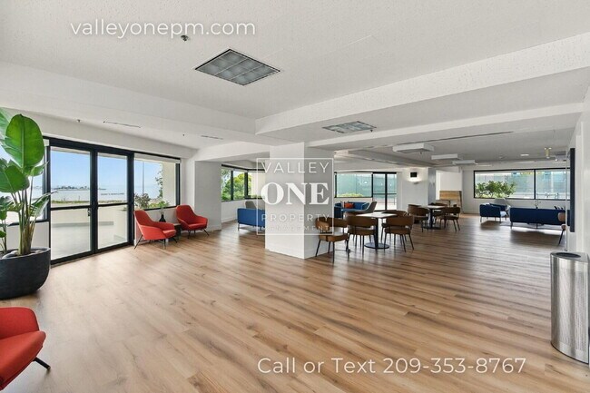 Building Photo - Fully Furnished Condo With Panoramic San Francisco Bay Views and Unbeatable Amenities