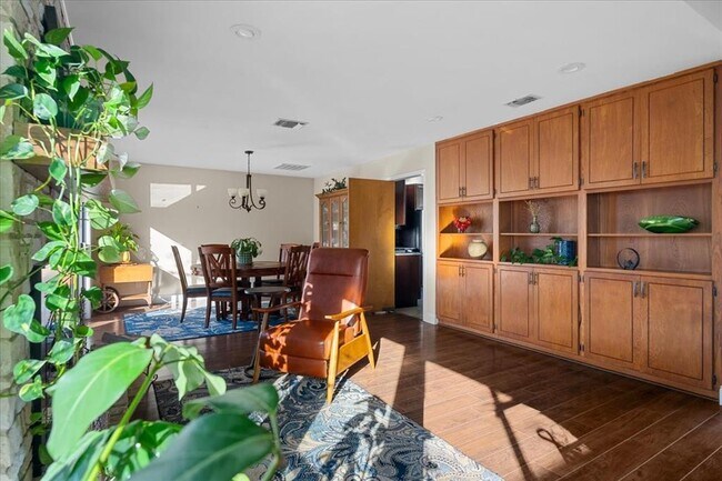 Building Photo - 737 Summerwood Dr