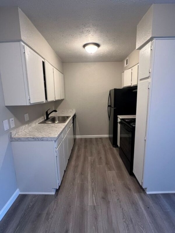 Building Photo - 1310 Old Manor Rd