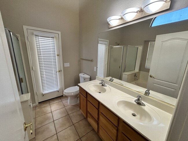 Building Photo - Warm, Inviting 3 Bed / 2bath Home in Canyon Trails with new updated and Flooring!!!