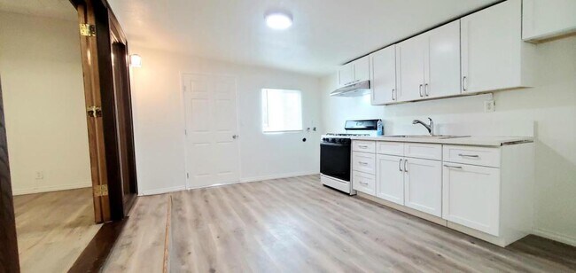 Building Photo - 2311 El Paseo