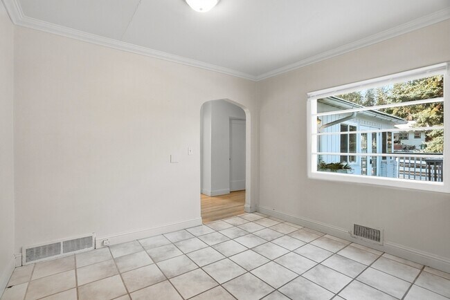 Building Photo - 1503 South Southeast Boulevard