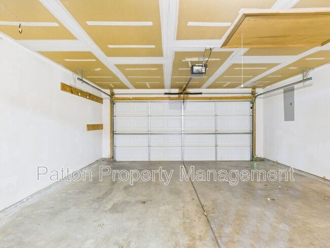 Building Photo - 1111 Pikes Peak Dr