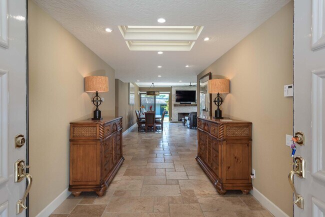 Building Photo - 5 Briarcliff Ct