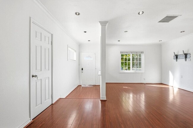 Building Photo - 5874 Zelzah Ave