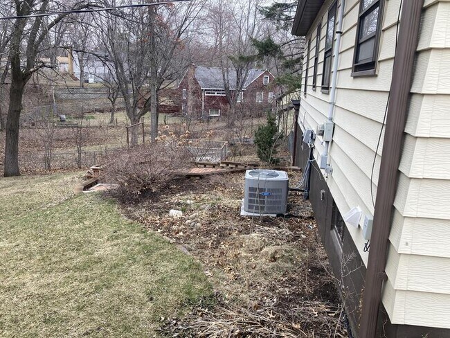 Building Photo - 4846 Birchwood Ln