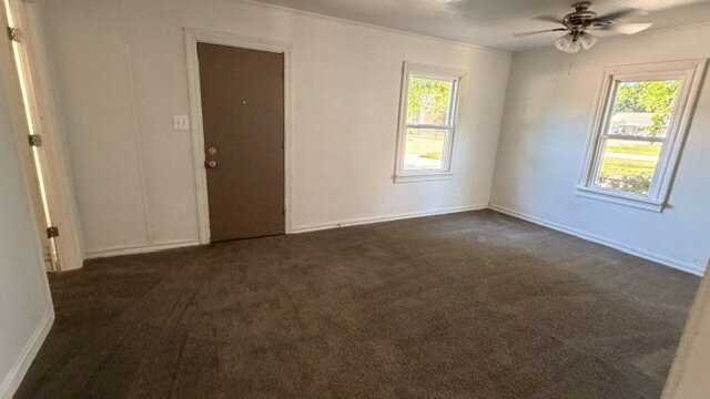 Building Photo - Prime MWC Rental: Huge Yard & Near Tinker AFB!
