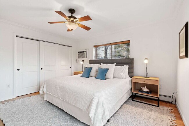 Building Photo - Stylish 2BR/2BA Condo with Patio & Parking...
