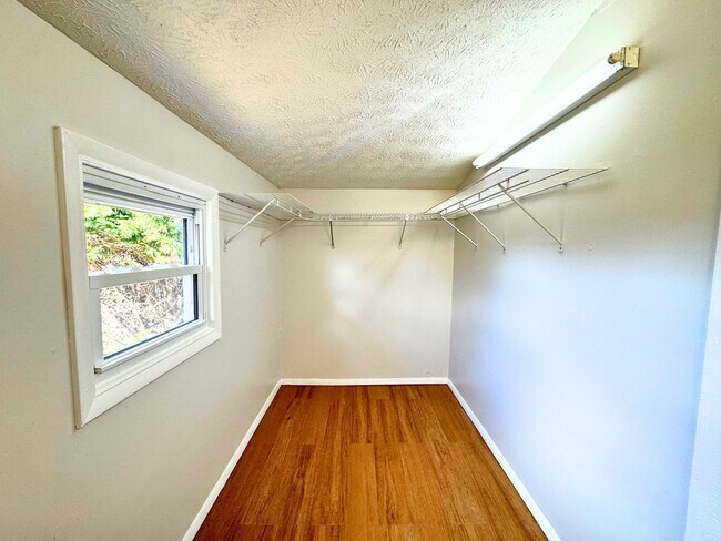 Building Photo - East AVL - Renovated Oakley Bungalow