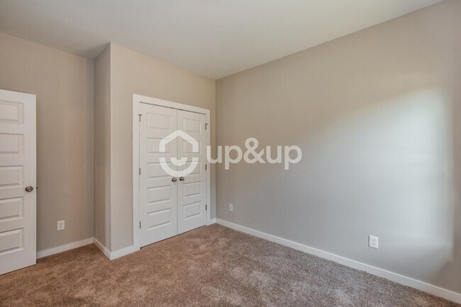 Building Photo - Fantastic 4bd/2ba home! Let yourself in!