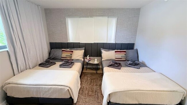 Building Photo - 433 NW 15th Way