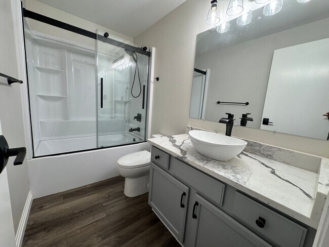 Building Photo - Fully updated 3 bed/2.5 bath home