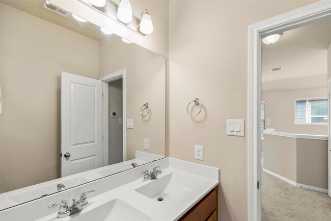 Building Photo - 15714 Highlands Cove Dr