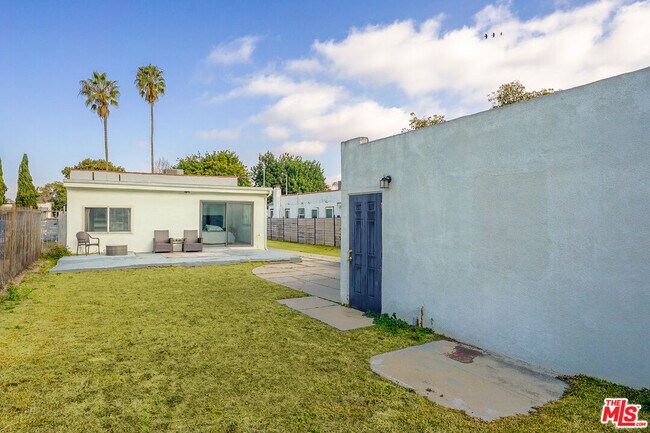 Building Photo - 1828 W 84th St