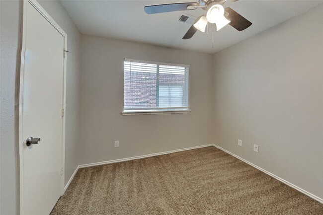 Building Photo - 1327 Coppercrest Dr