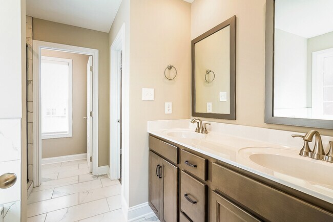 Building Photo - 394 Dugger Dr