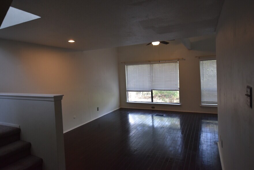 Building Photo - 6718 Eastridge Dr