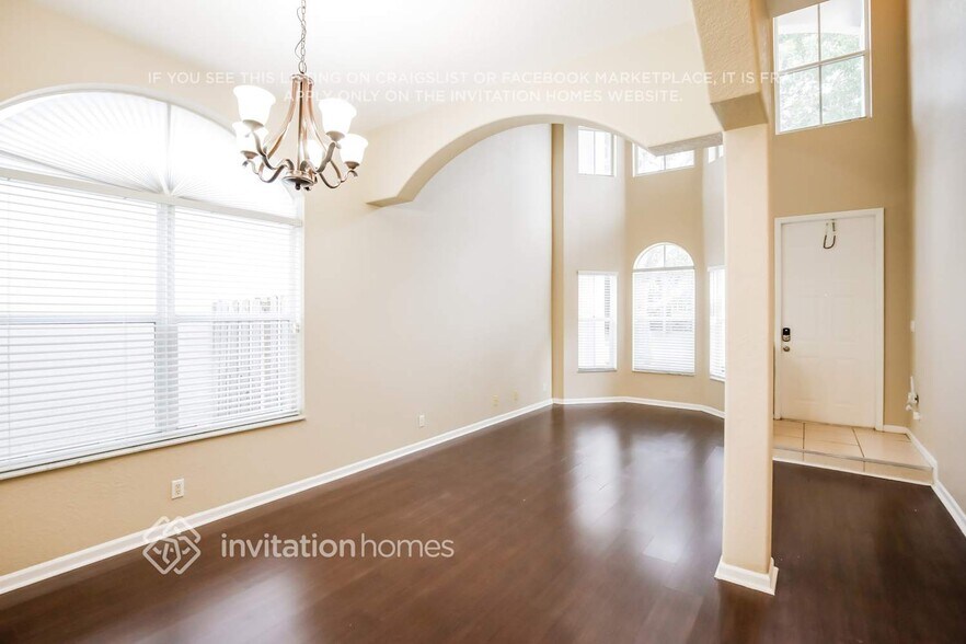 Building Photo - 1145 E Magnolia Cir