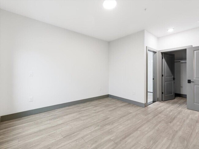 Building Photo - 531 32nd St