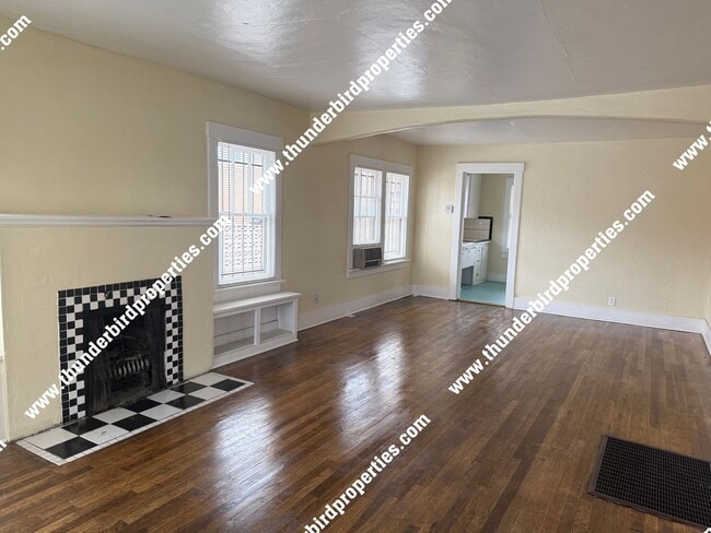 Building Photo - CNM/UNM Area