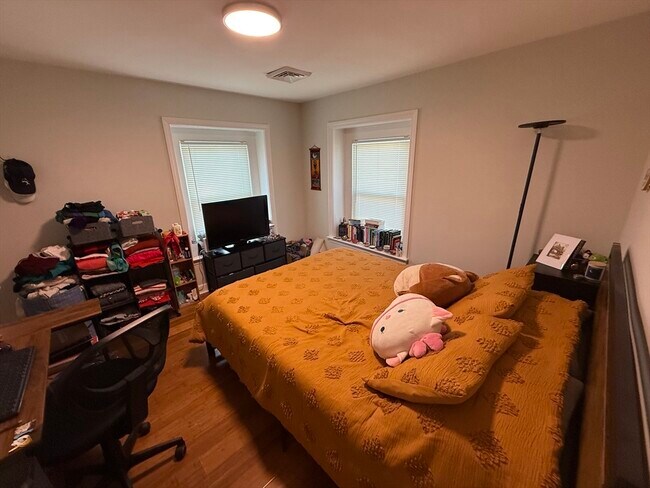 Building Photo - 15 Emerson St