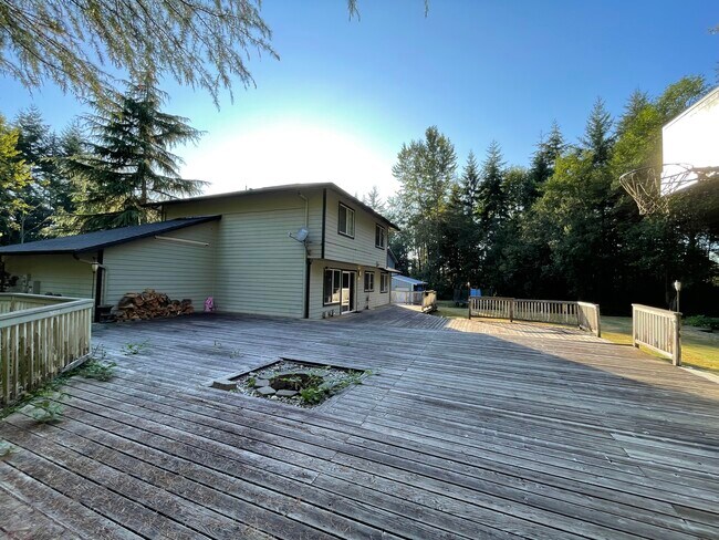 Building Photo - 707 125th Pl NW