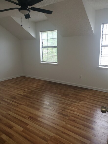 Building Photo - 127 E Pamela Dr