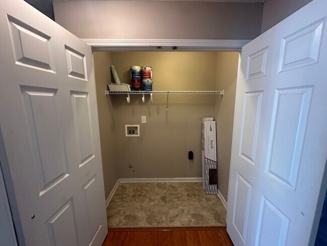 Building Photo - 3222 Briarhill Ct