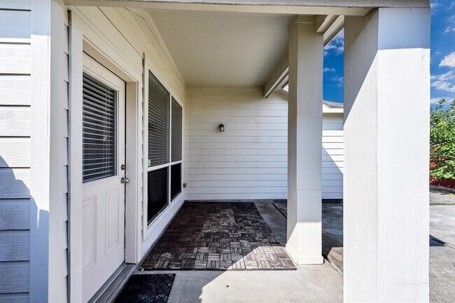 Building Photo - 19454 Plantation Cove Ln