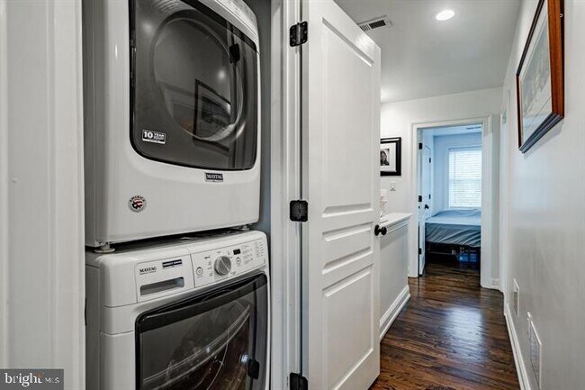 Building Photo - 126 N Wayne St