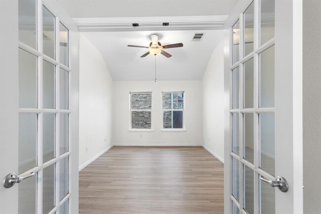 Building Photo - 2205 Speidel Dr