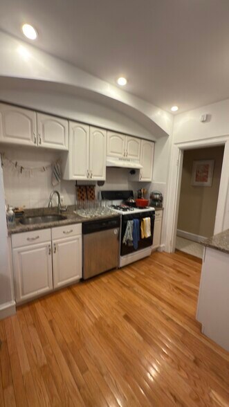 Building Photo - 17 Monmouth Ct