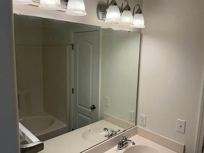 Building Photo - 2477 Glyncastle Way