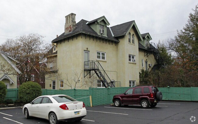 Building Photo - 6200-6202 Walnut St