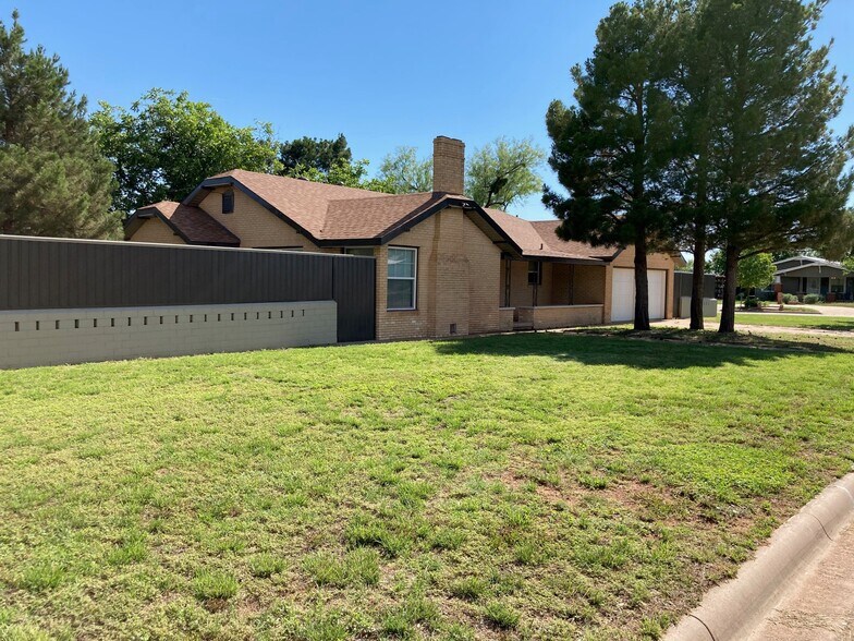 front - 143 W 9th St