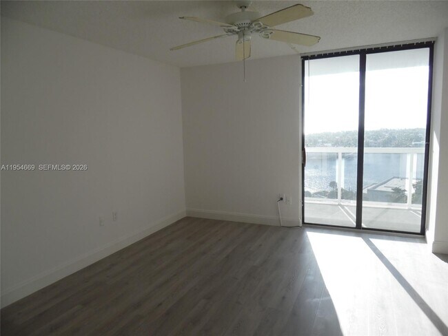 Building Photo - 20505 E Country Club Dr