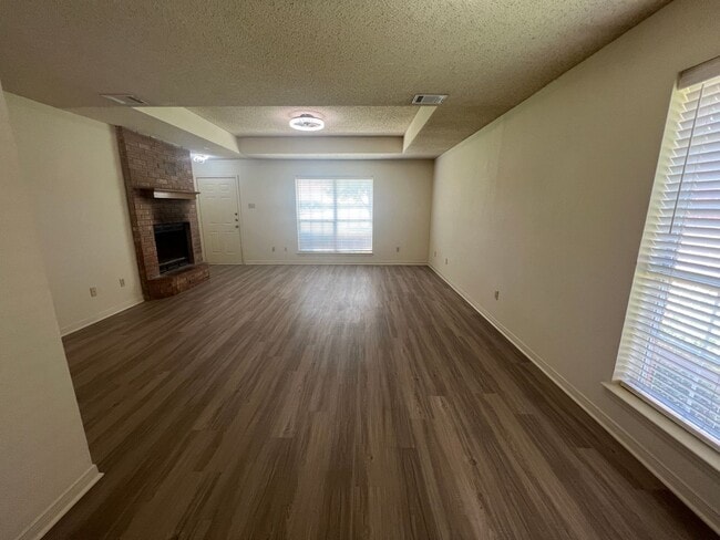 Building Photo - Duplex *LEASING SPECIAL AVAILABLE*