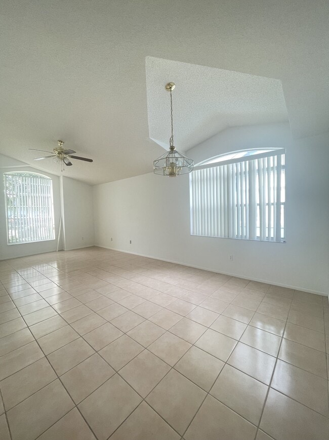Building Photo - 128 Strait Dr