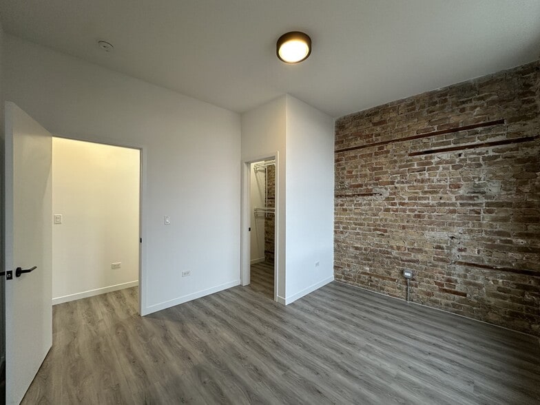 Building Photo - 2743 W Division St