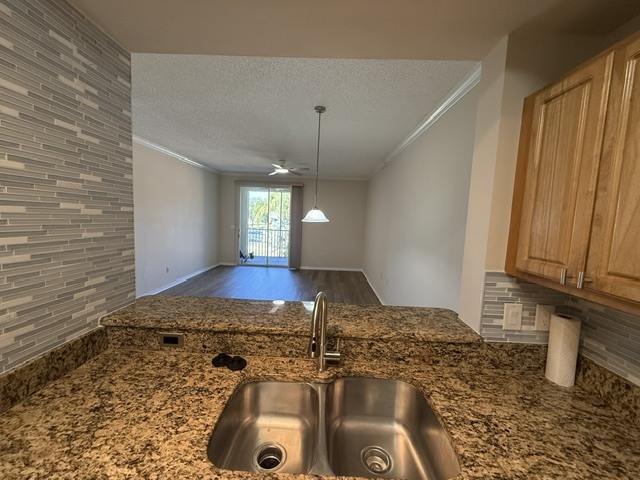 Building Photo - 5692 Bentgrass Dr